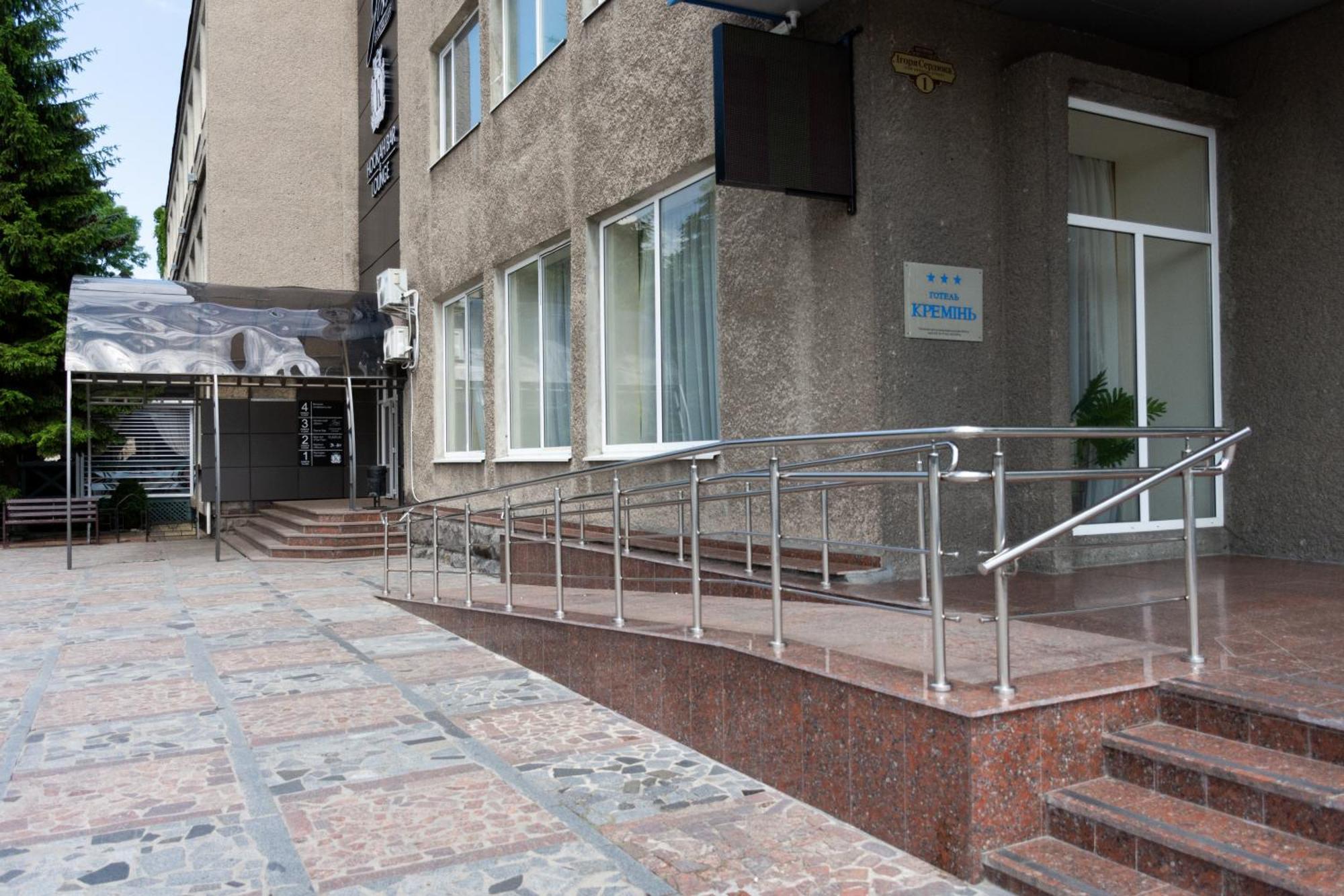 Kremin Hotel Krementjuk Exteriör bild