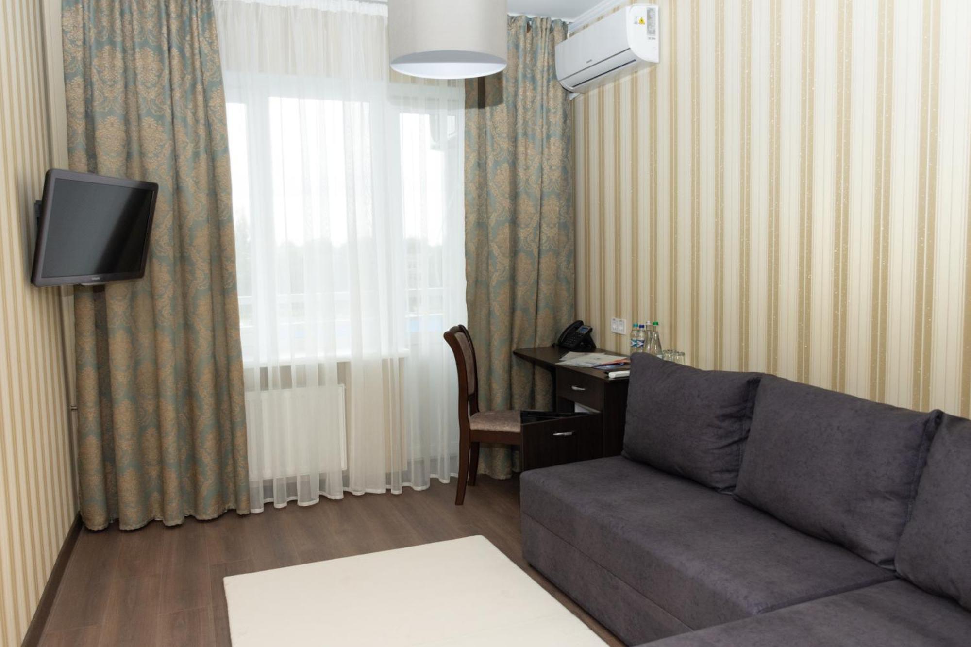 Kremin Hotel Krementjuk Exteriör bild