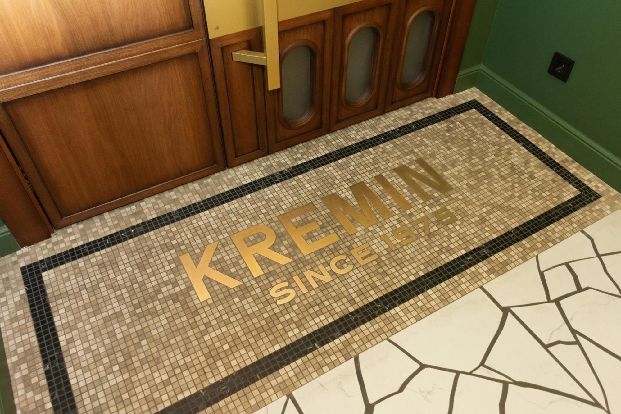 Kremin Hotel Krementjuk Exteriör bild
